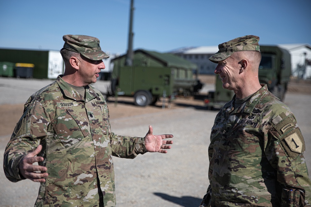 1ID Commander and CSM Visit Camp Herkus