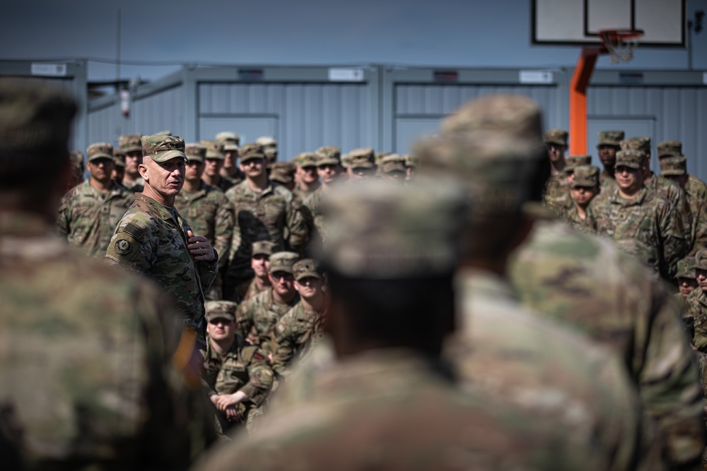 1ID Commander and CSM Visit Camp Herkus