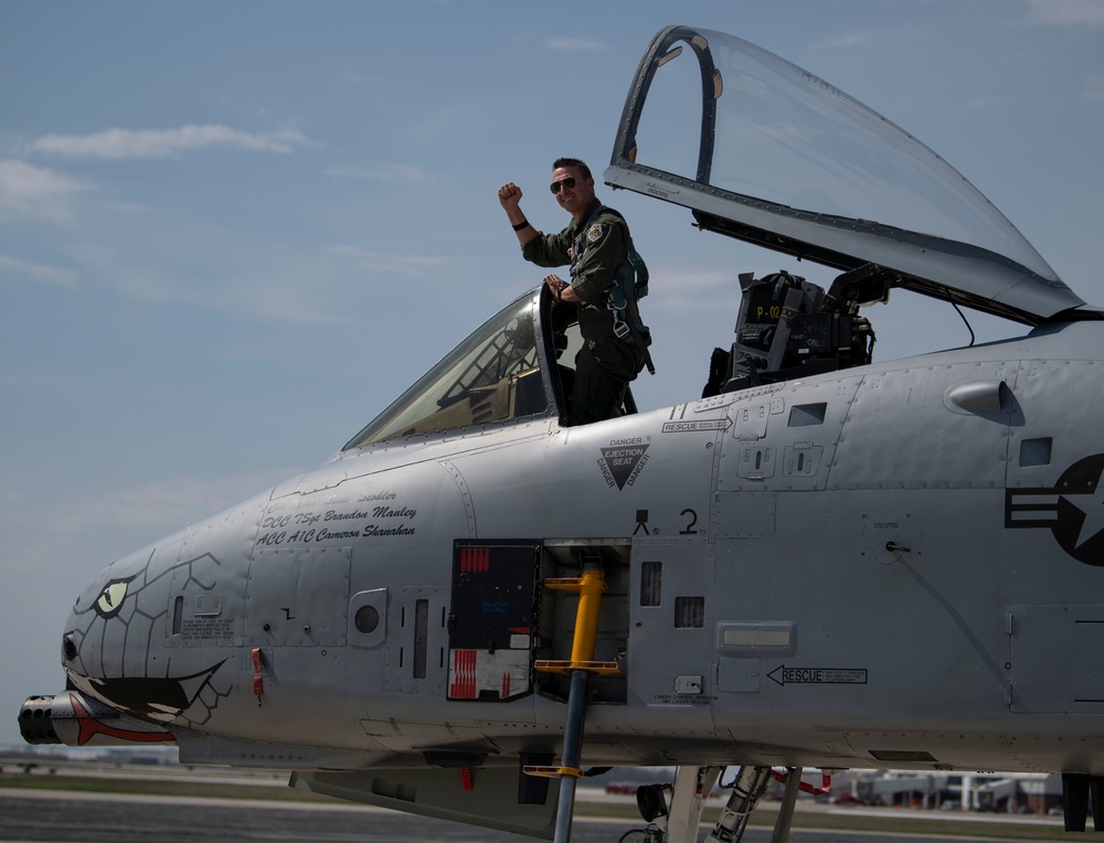 122nd Fighter Wing commander flies last military flight