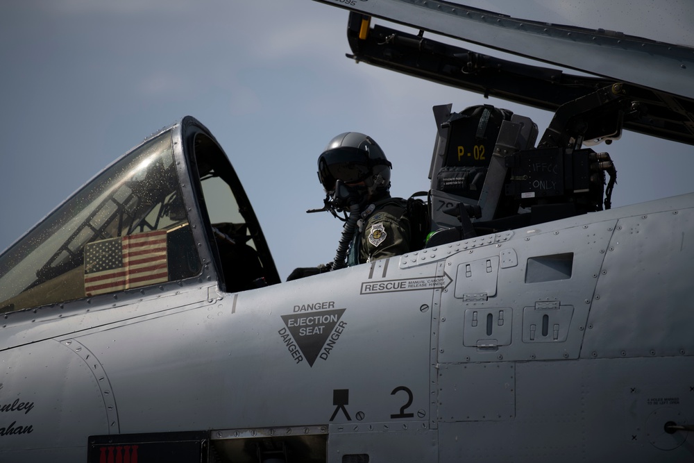 122nd Fighter Wing commander flies last military flight