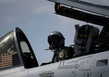 122nd Fighter Wing commander flies last military flight