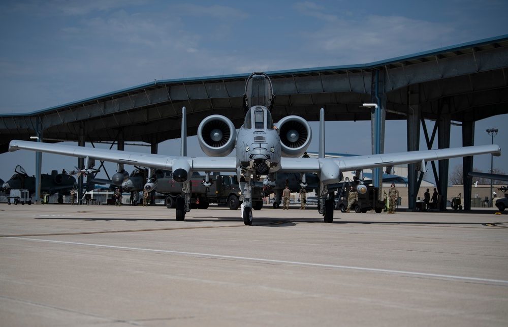 122nd Fighter Wing commander flies last military flight