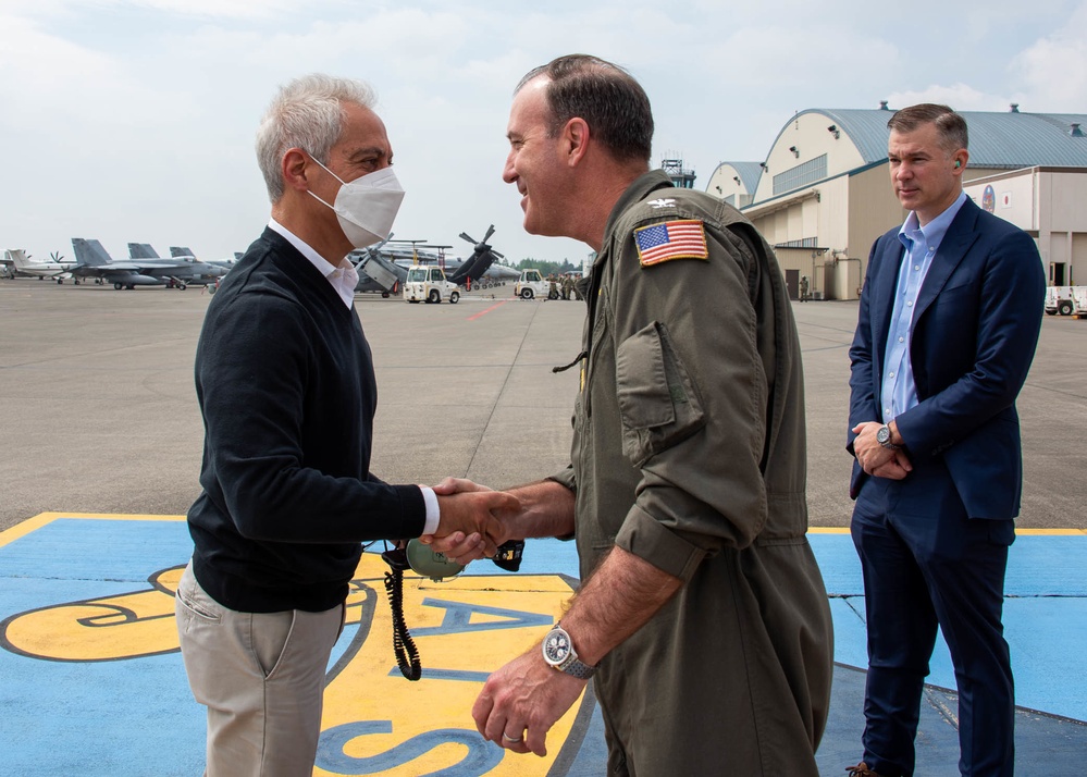 U.S. ambassador to Japan USS Abraham Lincoln (CVN-72) official visit