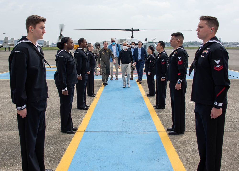 U.S. ambassador to Japan USS Abraham Lincoln (CVN-72) official visit