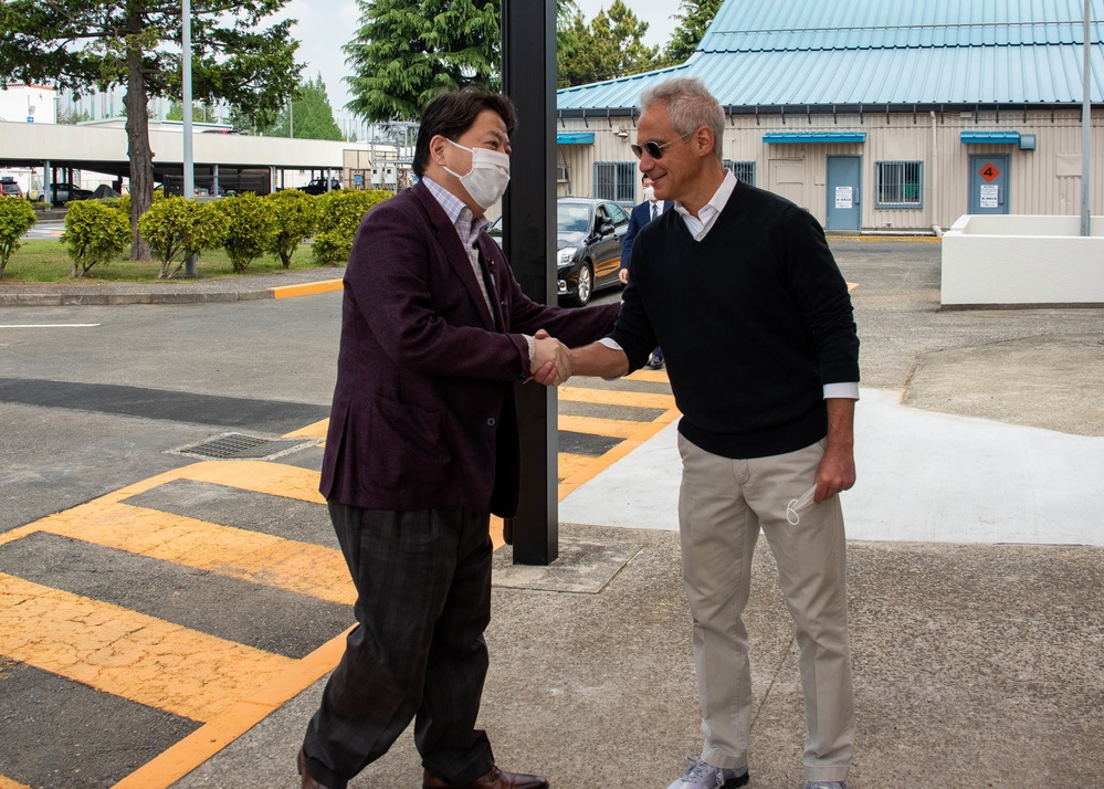 U.S. ambassador to Japan USS Abraham Lincoln (CVN-72) official visit