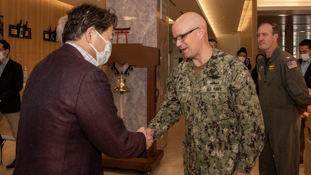 U.S. ambassador to Japan USS Abraham Lincoln (CVN-72) official visit