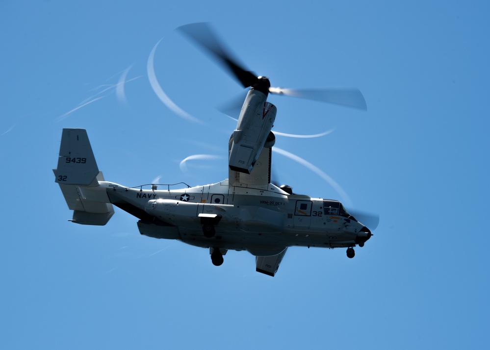 USS Carl Vinson (CVN 70) Conducts Flight Operations