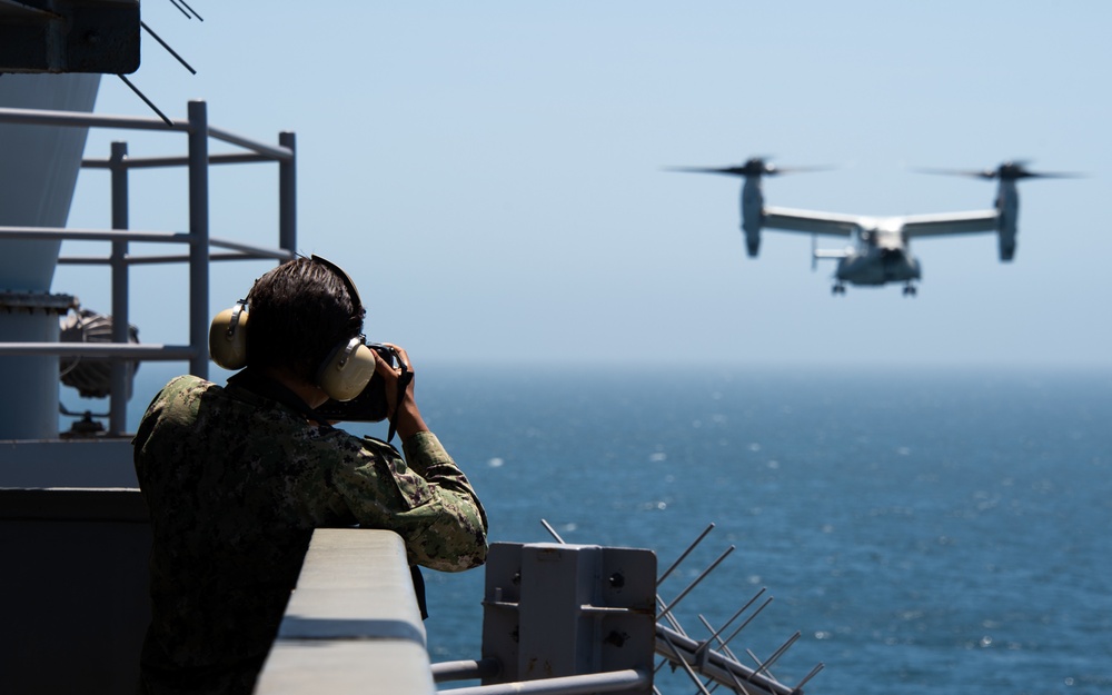 USS Carl Vinson (CVN 70) Conducts Flight Operations