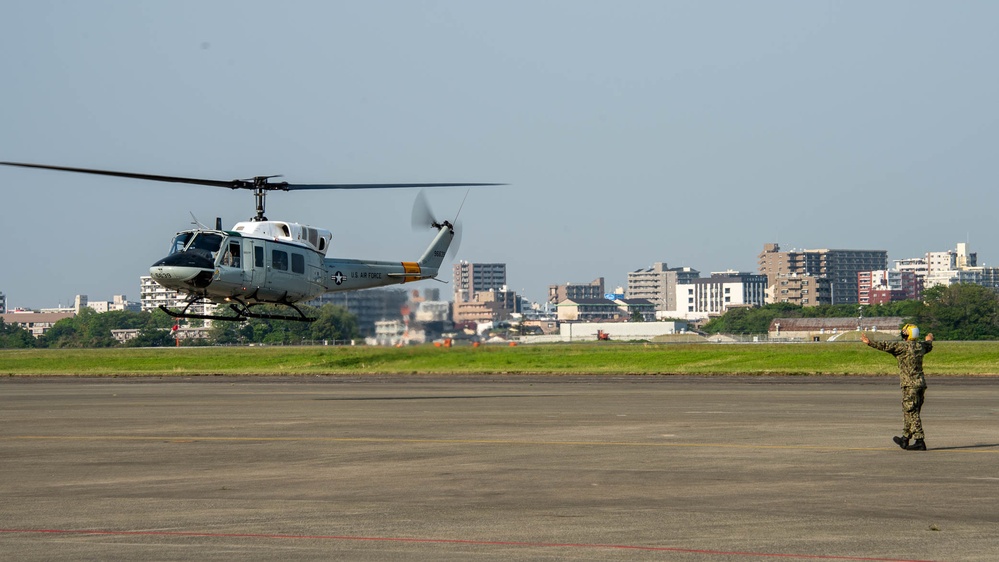 U.S. ambassador to Japan USS Abraham Lincoln (CVN-72) official visit