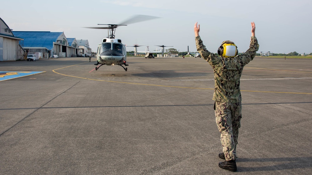 U.S. ambassador to Japan USS Abraham Lincoln (CVN-72) official visit