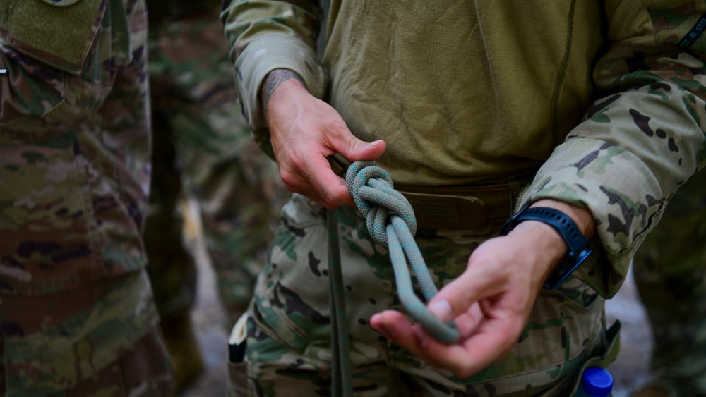 CJTF-HOA dives into French Desert Commando Course pre-assessment