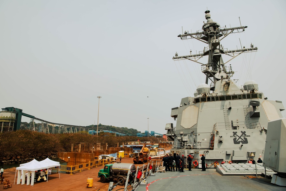 USS Momsen Arrives in Goa for Port Visit