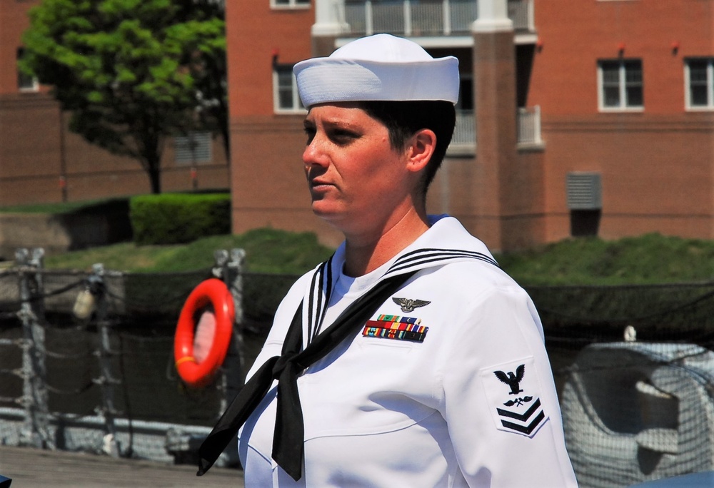 Naval Museum hosts a reenlistment ceremony