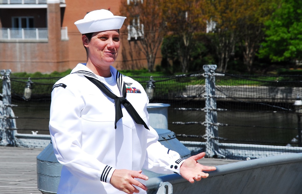 Naval Museum hosts a reenlistment ceremony