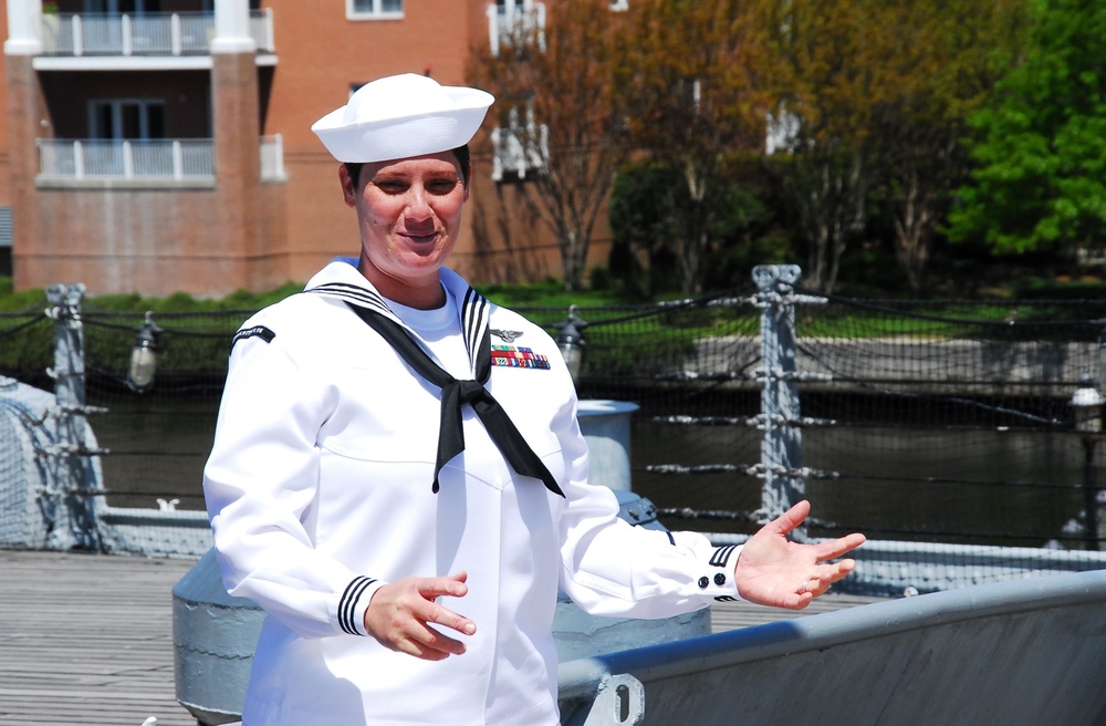 Naval Museum hosts a reenlistment ceremony