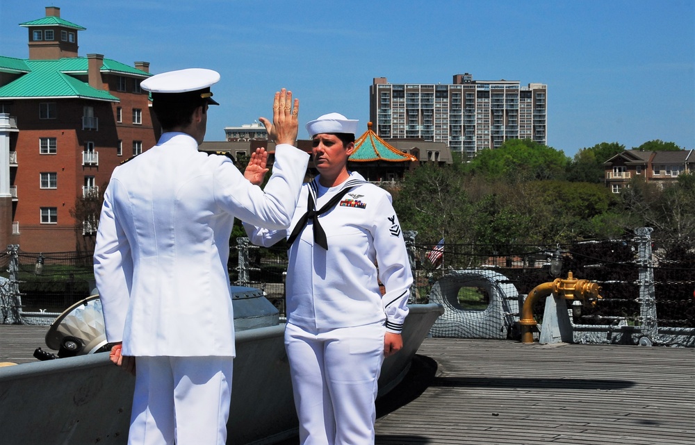 Naval Museum hosts a reenlistment ceremony