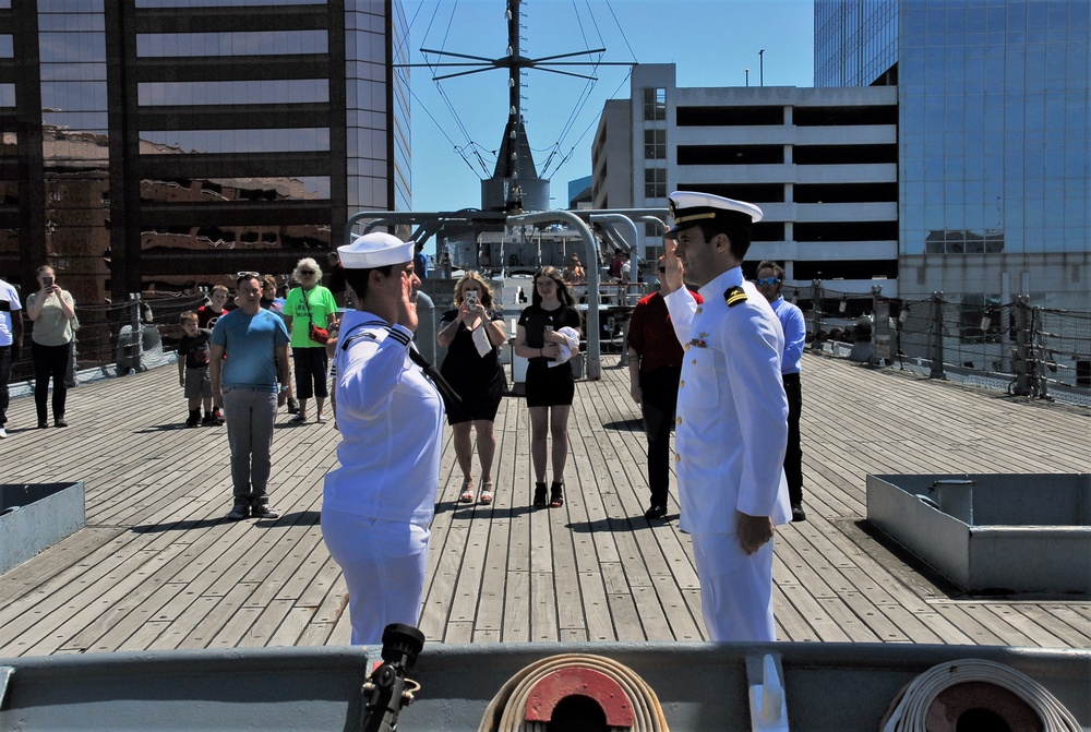 Naval Museum hosts a reenlistment ceremony