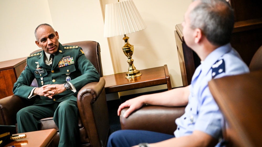 General Eduardo Enrique Zapateiro Altamiranda visits the IADC, Speaks to Students
