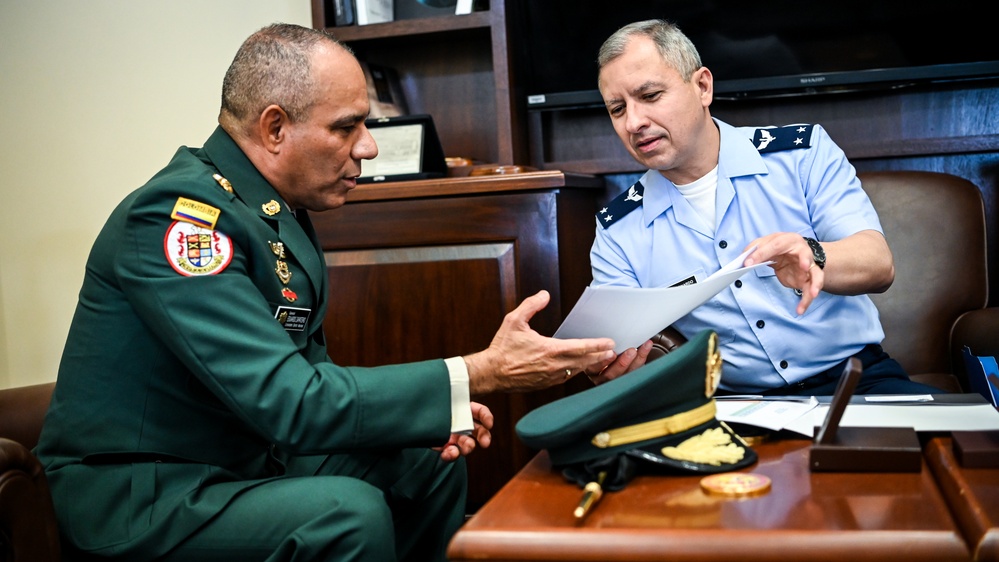 General Eduardo Enrique Zapateiro Altamiranda visits the IADC, Speaks to Students