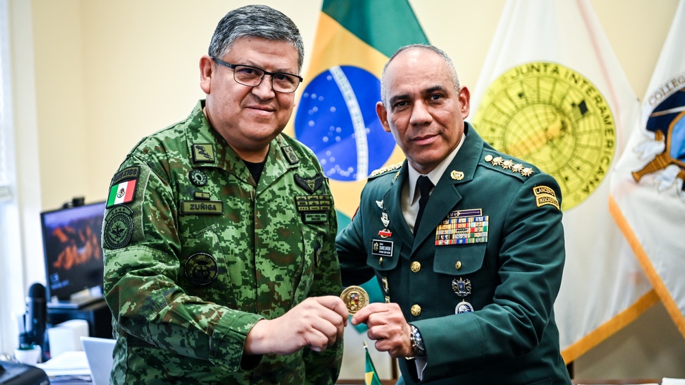 General Eduardo Enrique Zapateiro Altamiranda visits the IADC, Speaks to Students