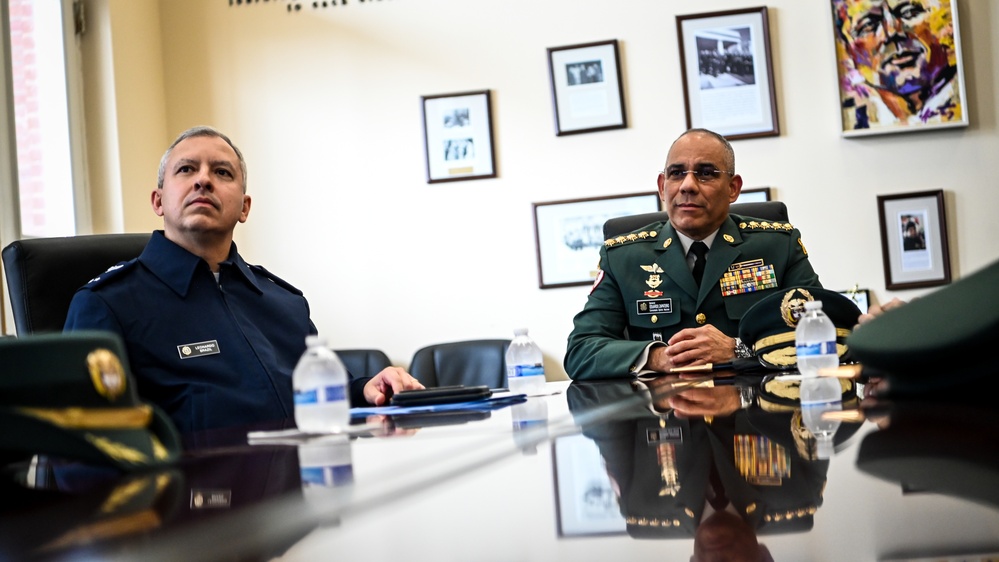 General Eduardo Enrique Zapateiro Altamiranda visits the IADC, Speaks to Students
