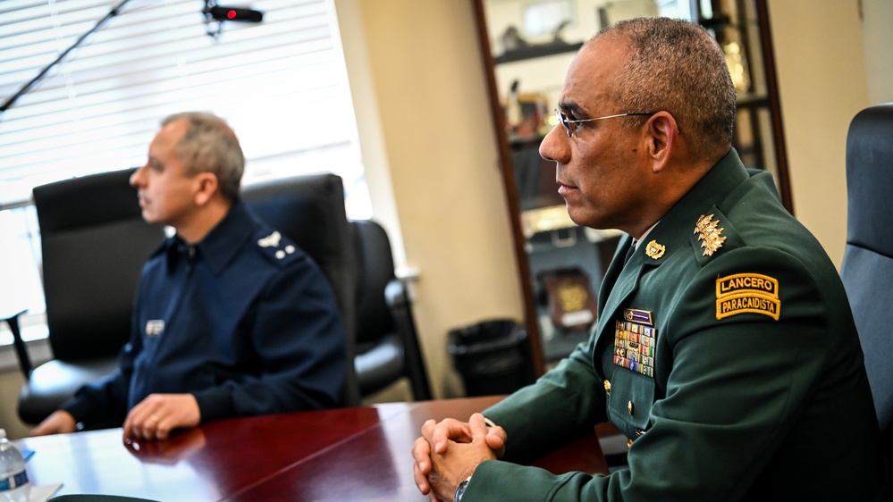 General Eduardo Enrique Zapateiro Altamiranda visits the IADC, Speaks to Students