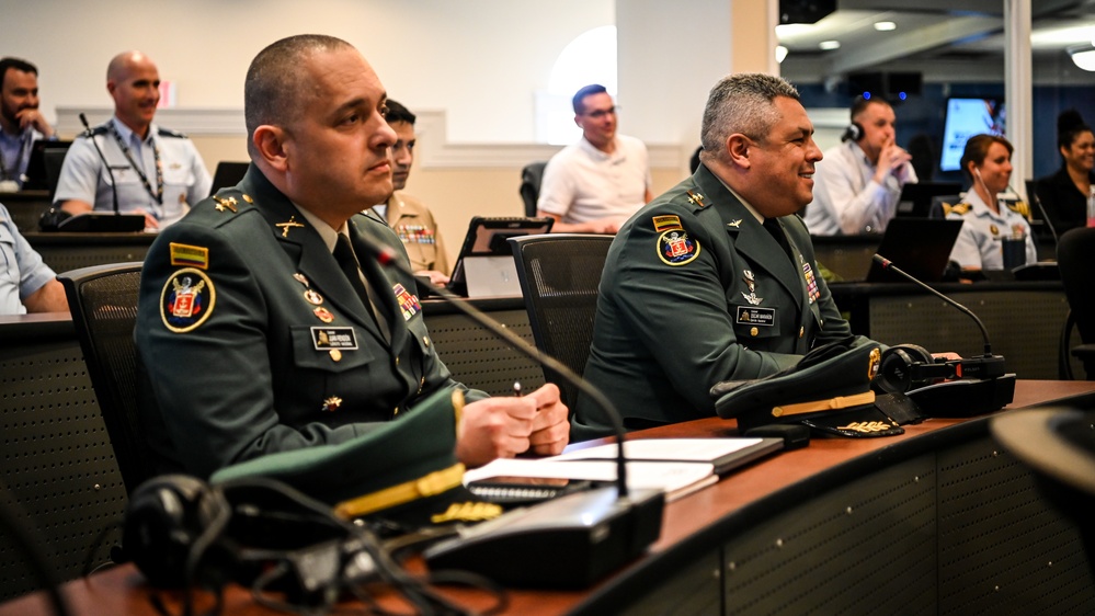 General Eduardo Enrique Zapateiro Altamiranda visits the IADC, Speaks to Students