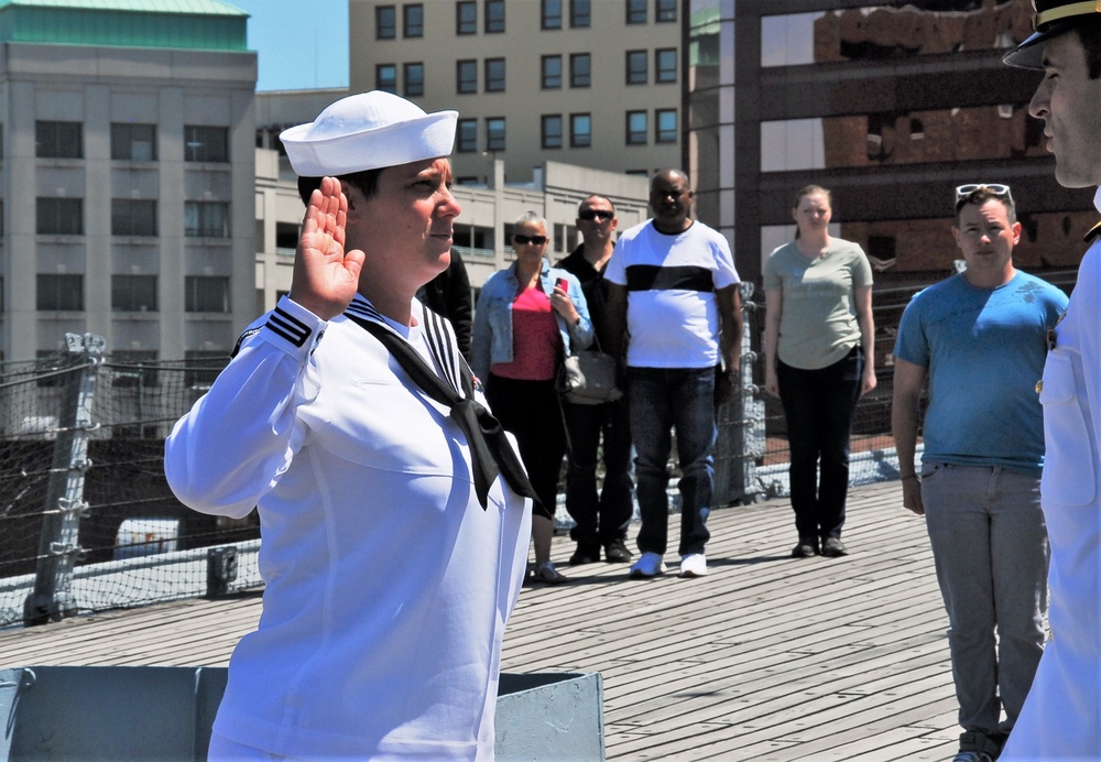 Naval Museum hosts a reenlistment ceremony