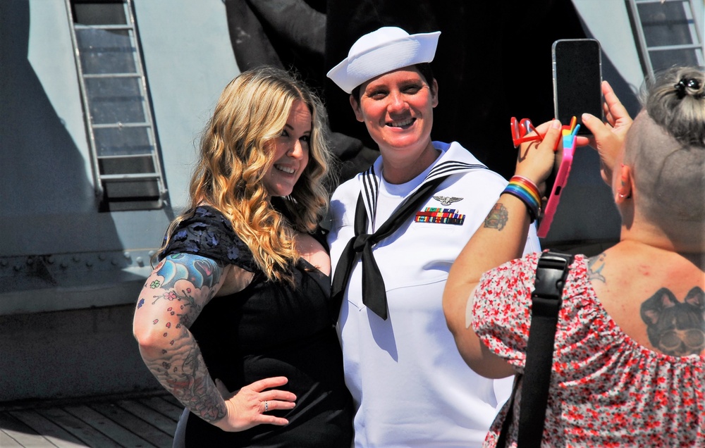 Naval Museum hosts a reenlistment ceremony