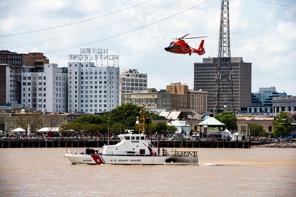 NOLA Navy Week - Coast Guard hoist demonstration