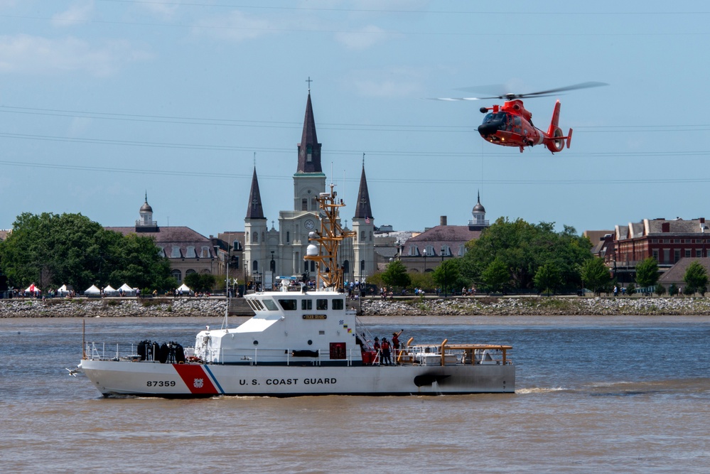 NOLA Navy Week - Coast Guard hoist demonstration