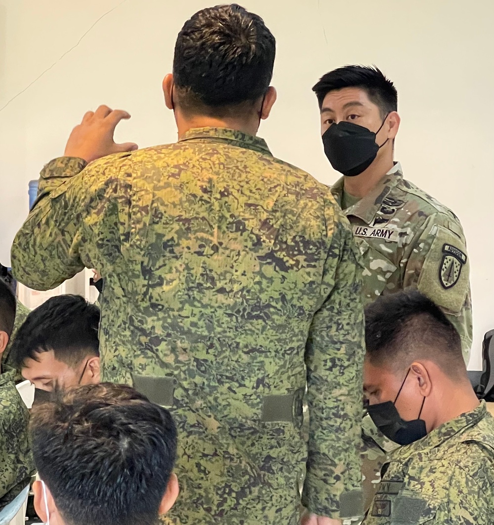 Philippine-Born 5th SFAB Advisor Trains with Philippine Army