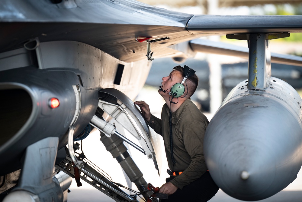 79th FGS maintainers at work