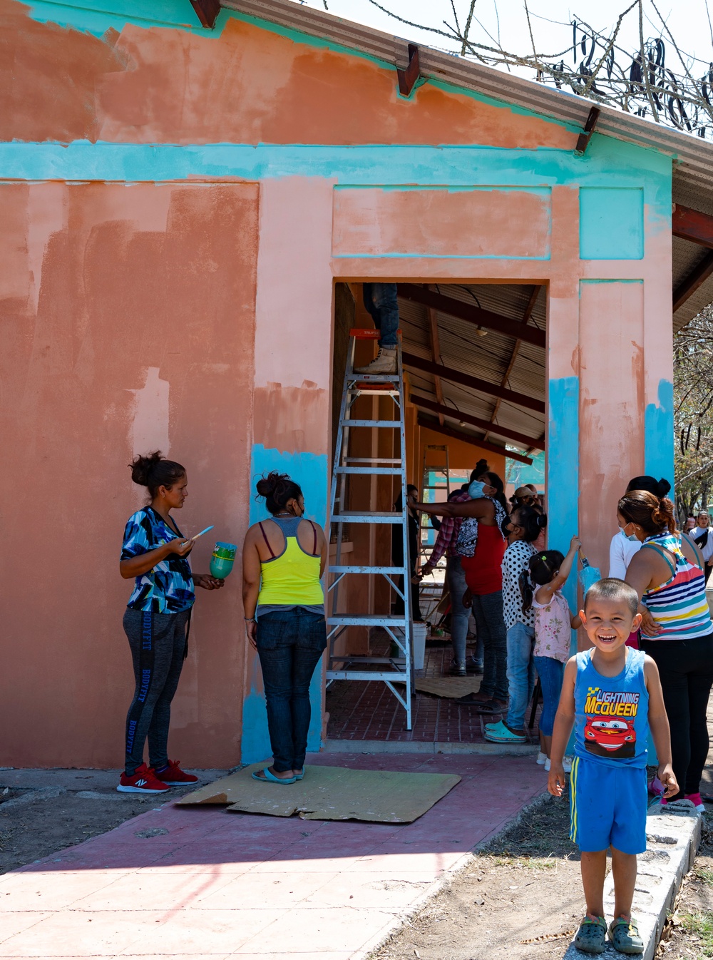 JTF-Bravo volunteers paint El Coquito school