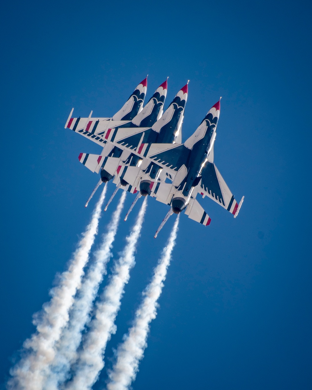 Thunderbirds train over El Centro