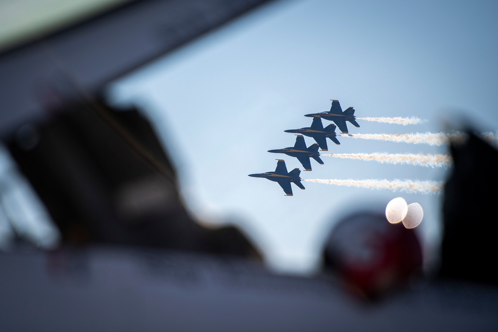 Thunderbirds train over El Centro