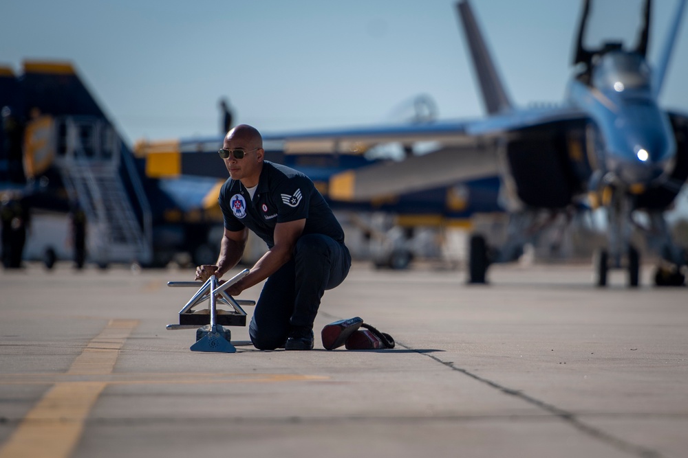 Thunderbirds train over El Centro