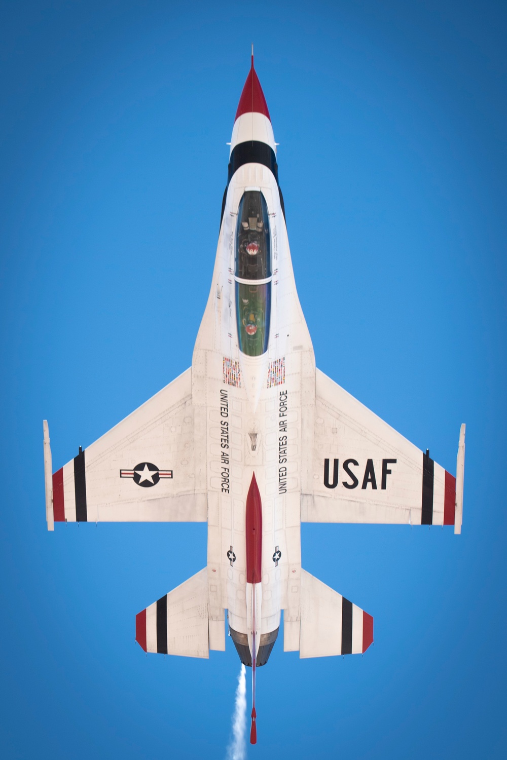 Thunderbirds train over El Centro