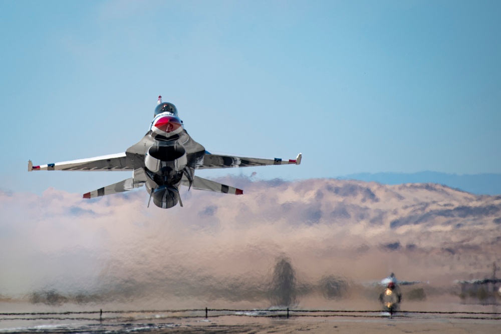 Thunderbirds train over El Centro