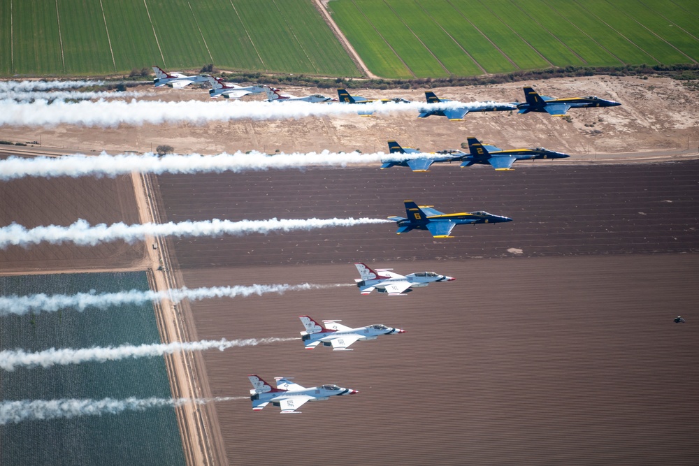 Thunderbirds train over El Centro