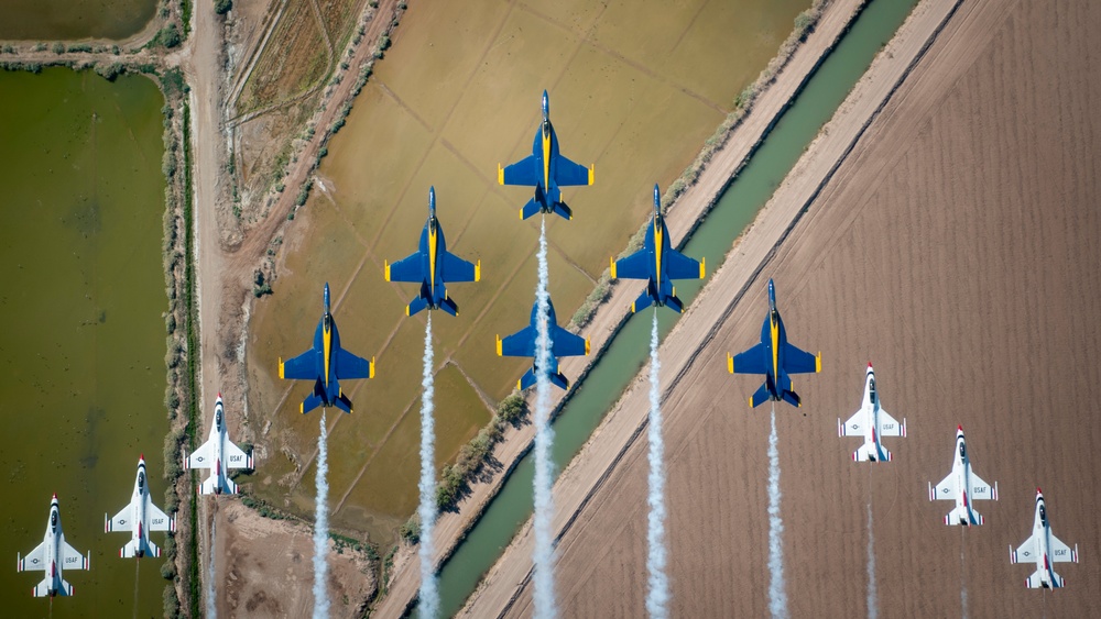 Thunderbirds train over El Centro