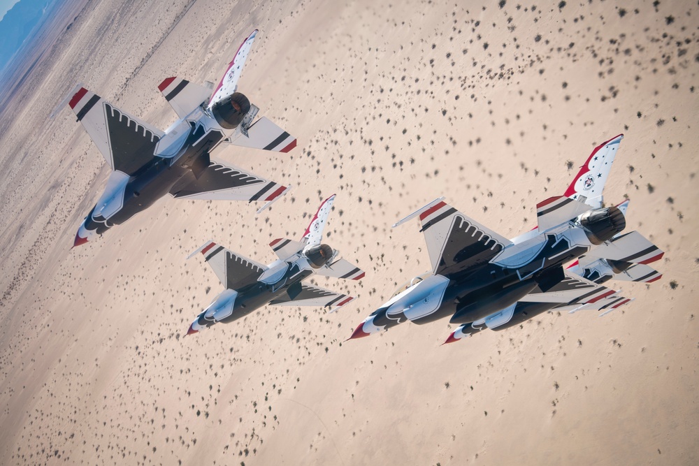 Thunderbirds train over El Centro