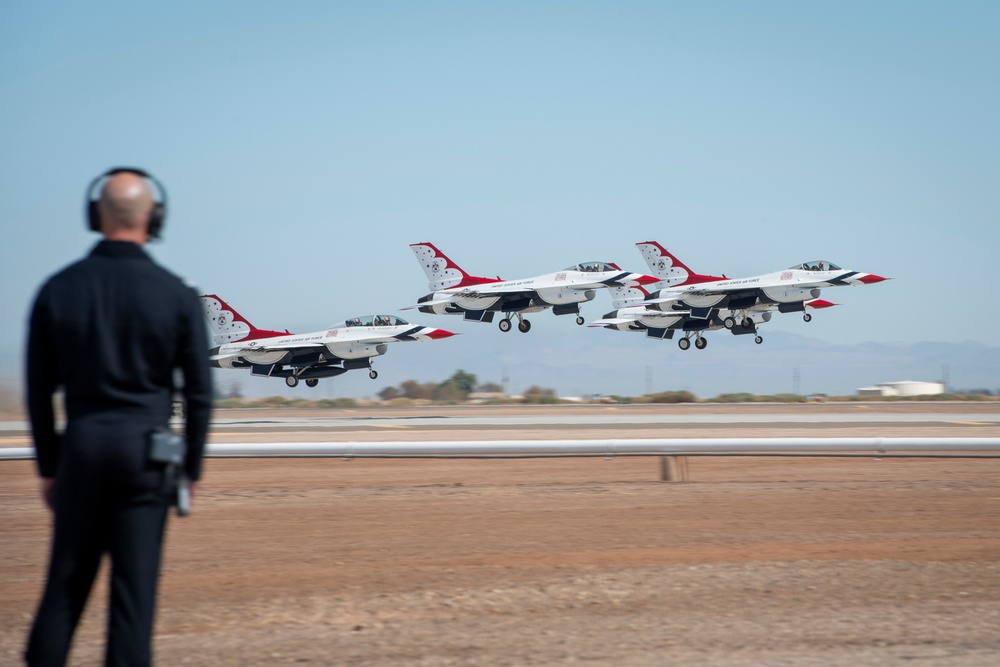 Thunderbirds train over El Centro