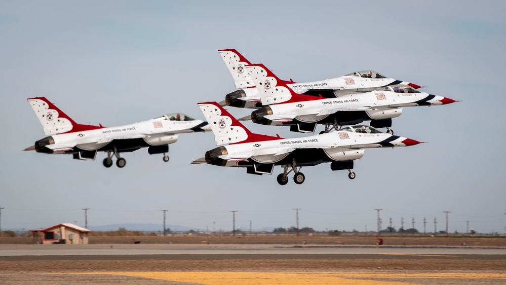 Thunderbirds train over El Centro