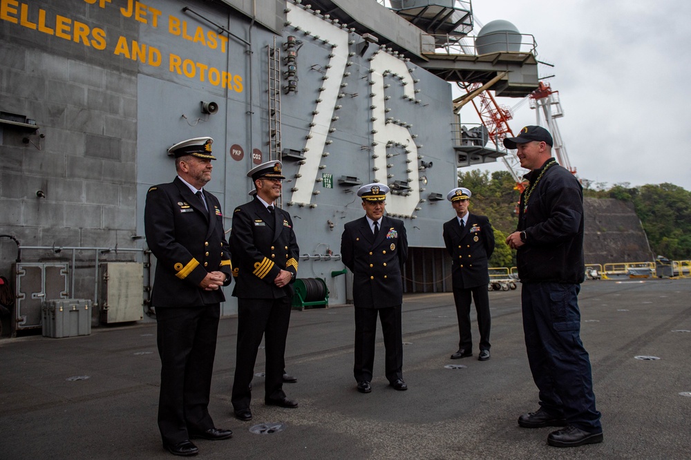 Commodore Michael Harris Visits USS Ronald Reagan (CVN 76)