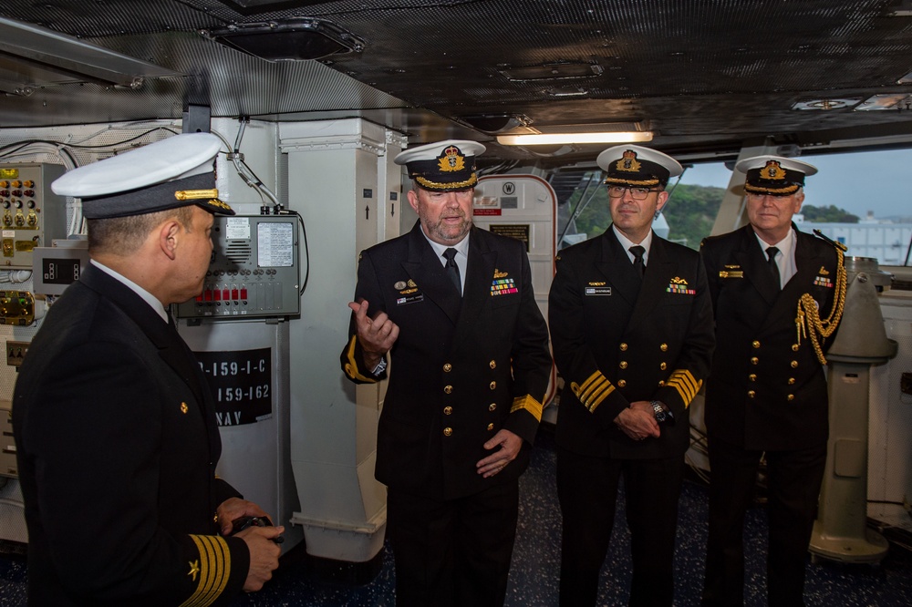 Commodore Michael Harris Visits USS Ronald Reagan (CVN 76)