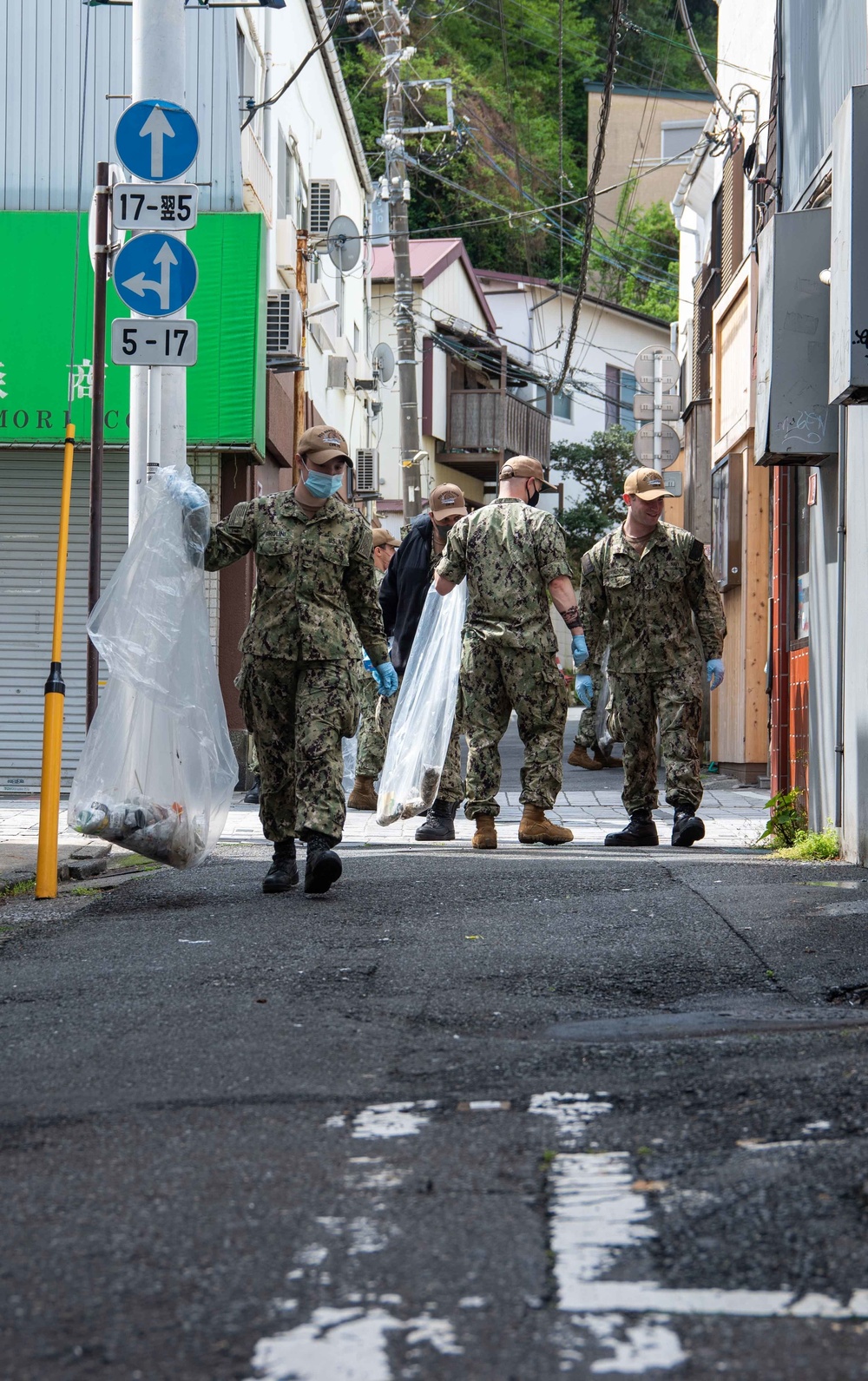 USS Ronald Reagan (CVN 76) Serves the Community