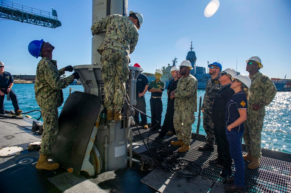 Frank Cable Participates in Expeditionary Rearming Exercise with USS Springfield