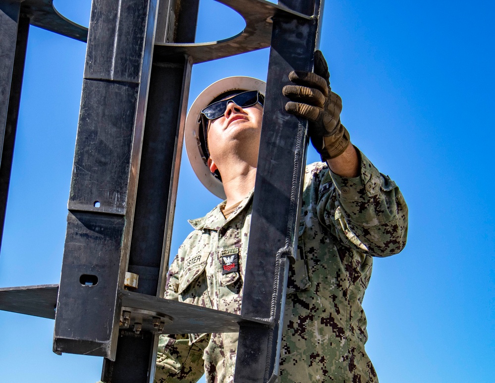 Frank Cable Participates in Expeditionary Rearming Exercise with USS Springfield