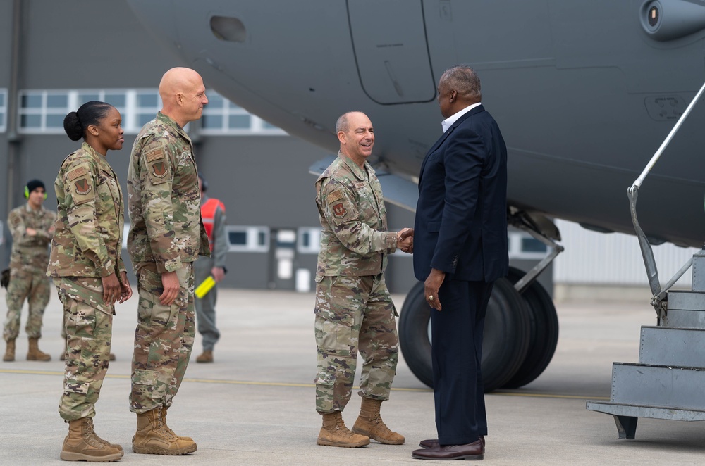 Secretary of Defense visits Ramstein